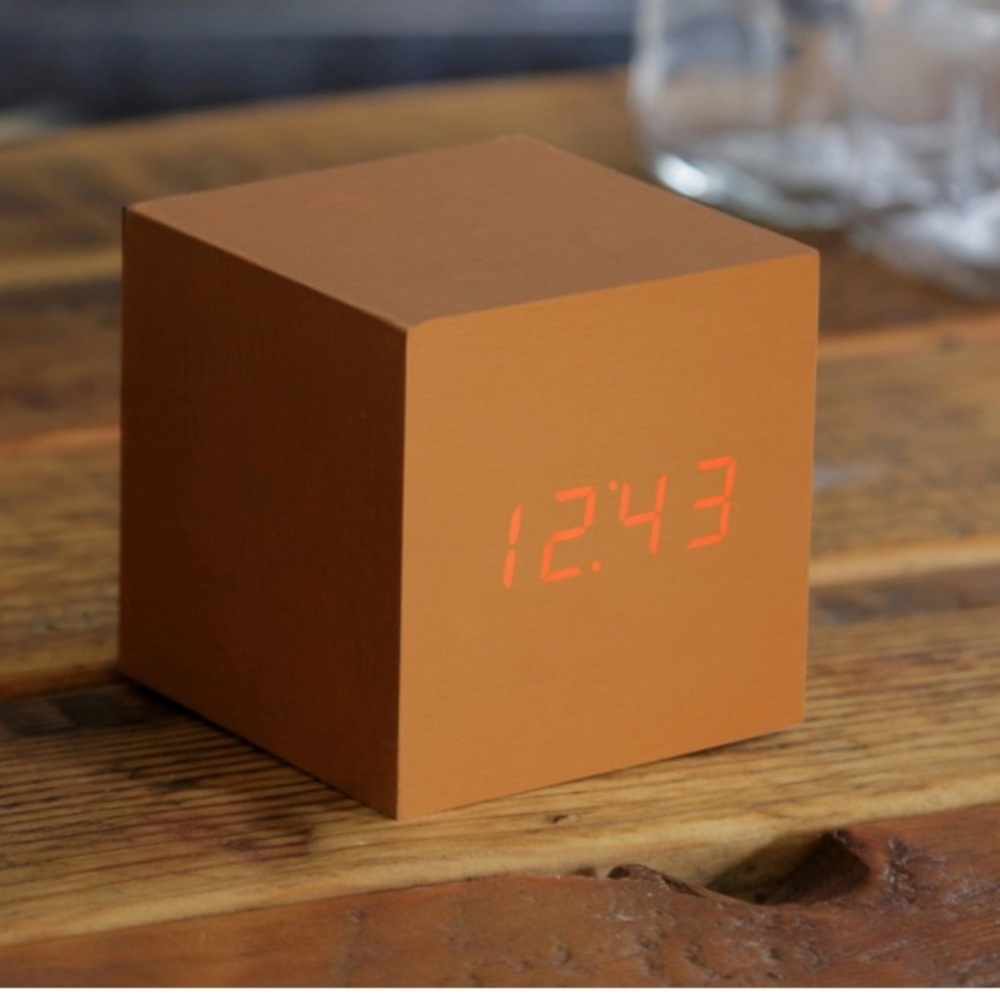 Click clock cube in copper
